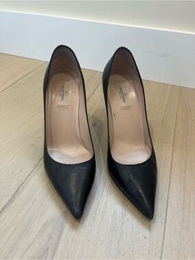 Valentino Garavani Black Pointed-Toe Leather Pumps